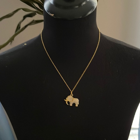 FabulouslyFitted | Pearl & Gold Elephant Charm Necklace - Picture 2 of 4